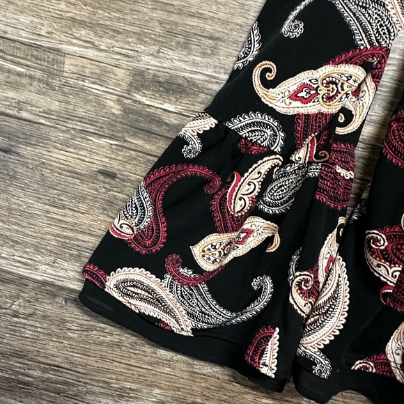 White House Black Market Black White Red Paisley Blouse - Picture 5 of 6